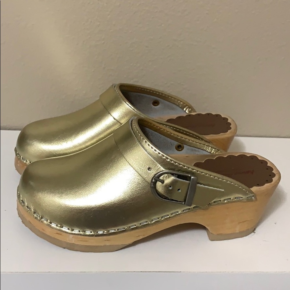 Hannah Anderson GolD metallic clogs